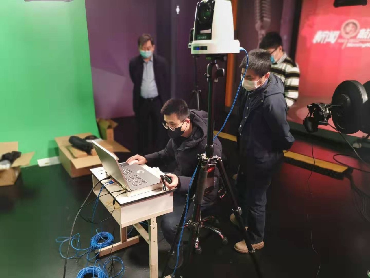 《國新文化戰(zhàn)疫故事》在中國證券報“百業(yè)千姿-2.jpg