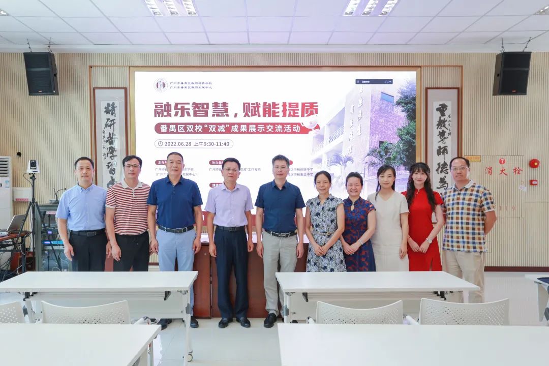 參加活動專家、領(lǐng)導代表合影.jpg