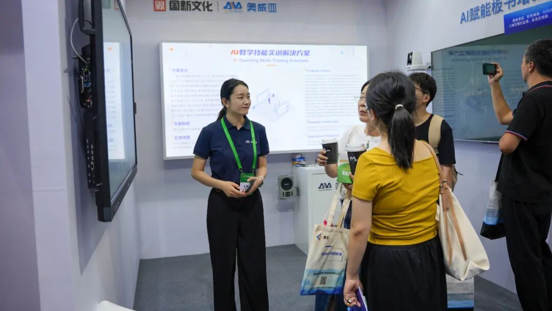 奧威亞AI+教育方案亞教展 “出圈”：人工智能助力教育引關(guān)注，國內(nèi)外需求高漲3.jpg