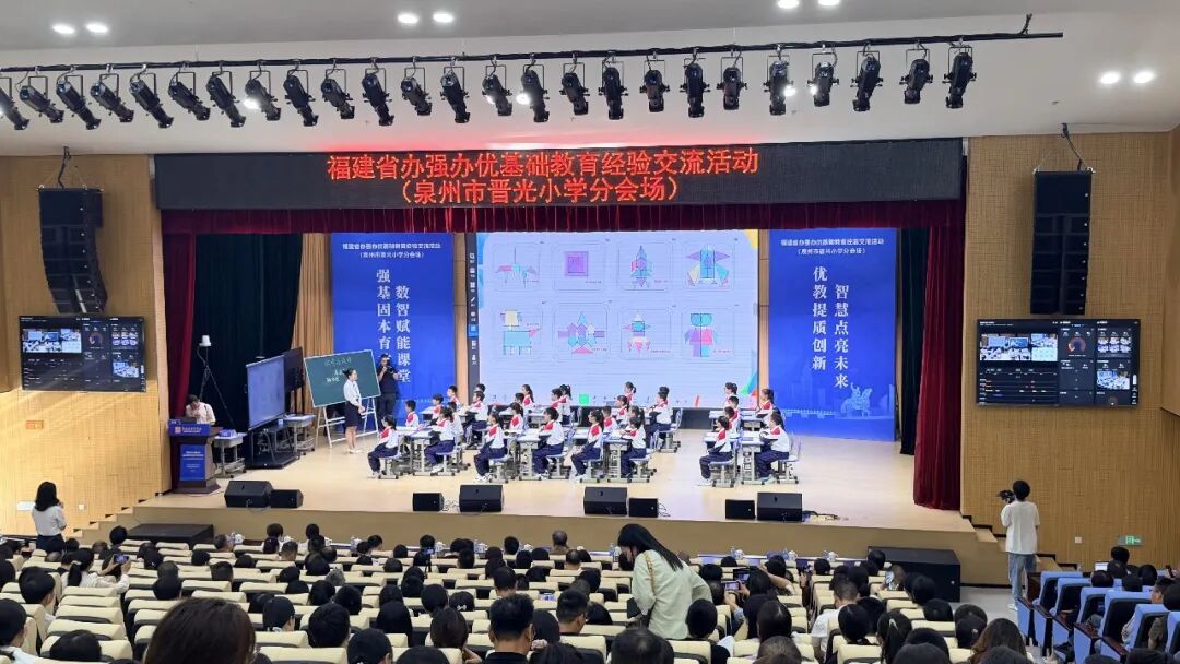 奧威亞探索人機(jī)協(xié)同的未來教師發(fā)展之路
