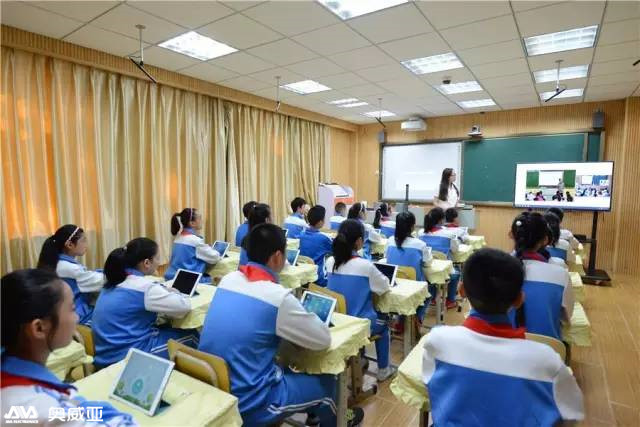 遠程互動+iPad教學，這可能是今年最好玩的黨課
