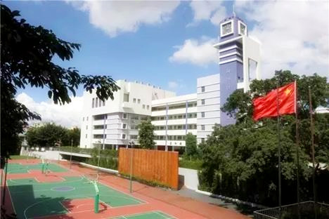 帶上移動錄播去辦畢業(yè)典禮和期末表彰大會，全校2000名師生就都能看直播！